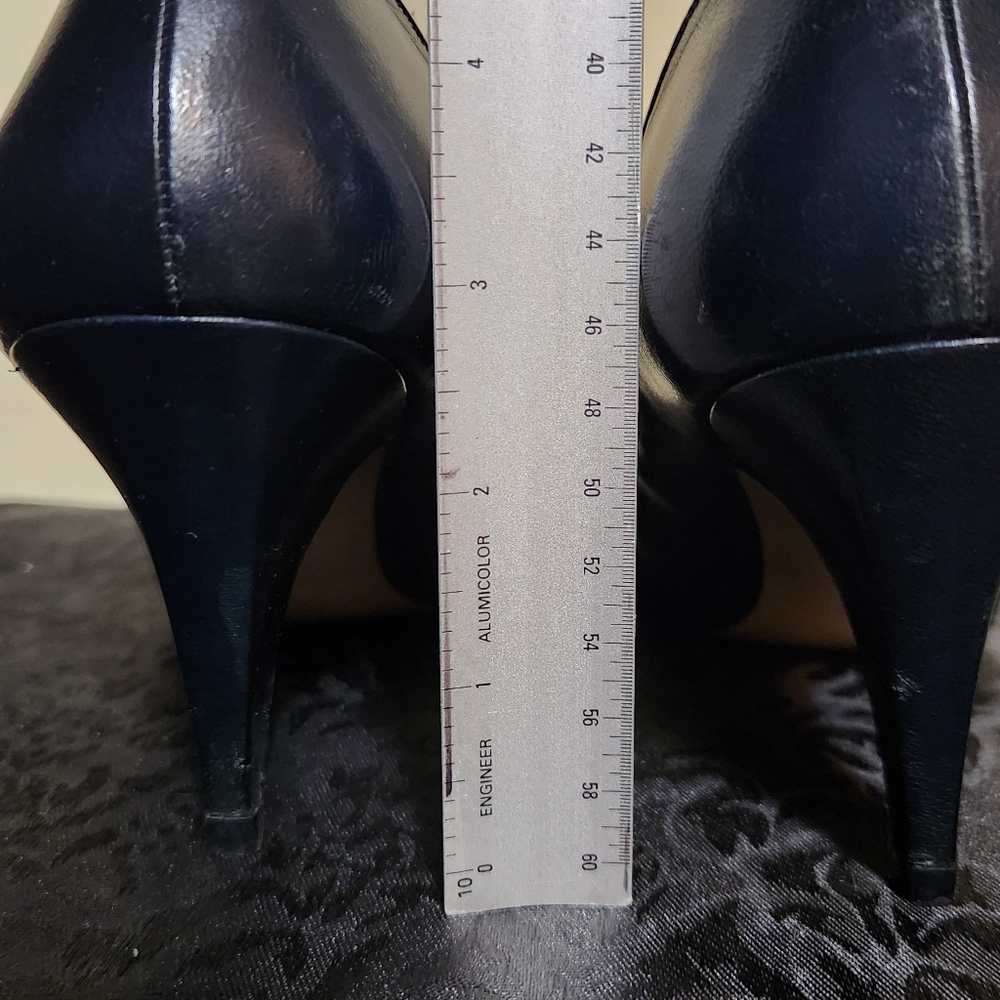 Lauren Alexandra Vintage Navy Blue Pumps - Picture 8 of 8